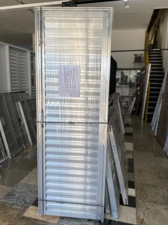PORTA DE ALUMÍNIO DIREITO DA FÁBRICA 2.10X60,70 OU 80