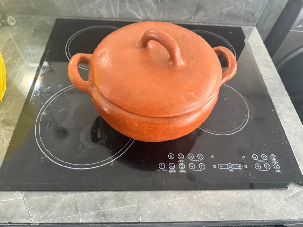 Panela de barro grande