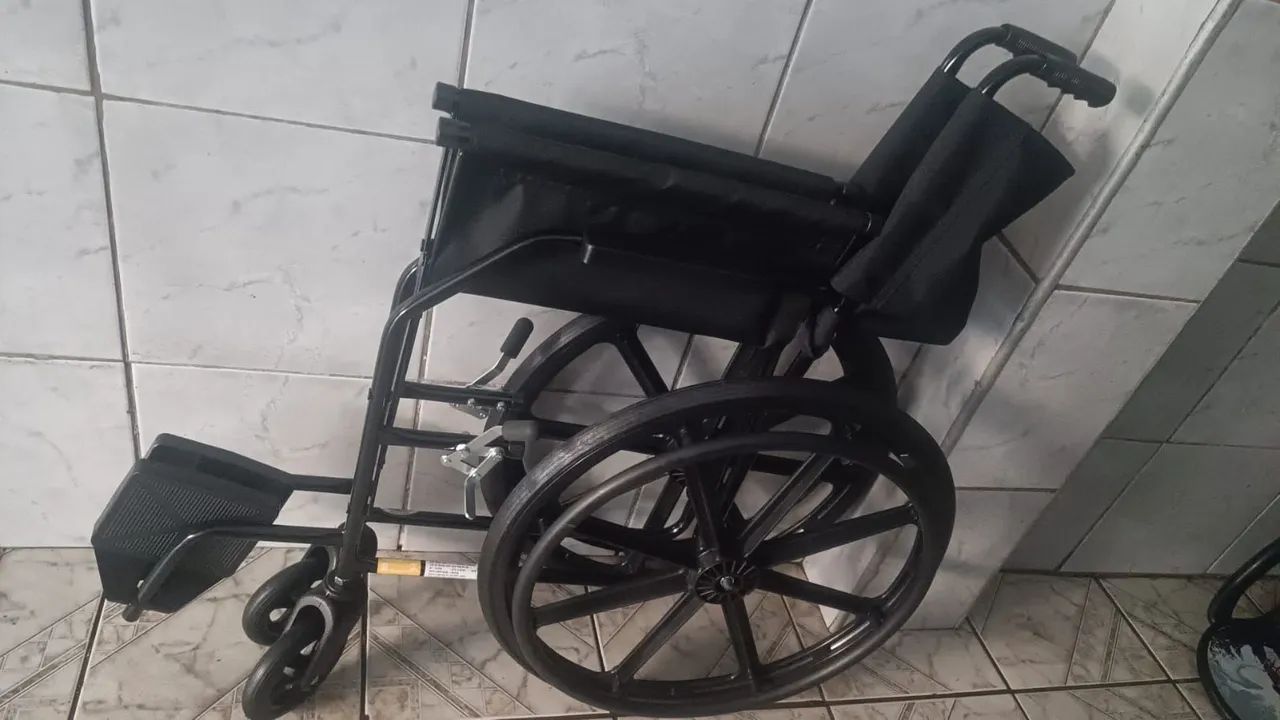 Cadeira de Rodas NOVA! - Foto 3