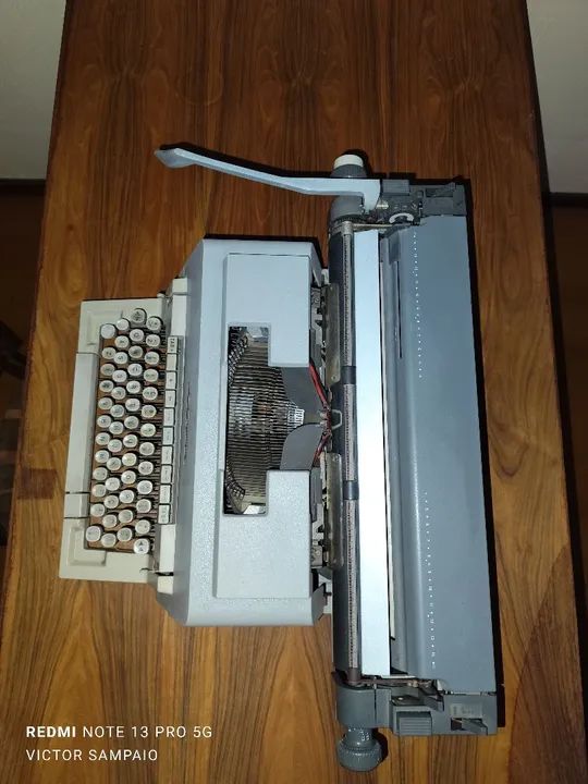 Máquina de escrever Olivetti Linea 9864842814489473122