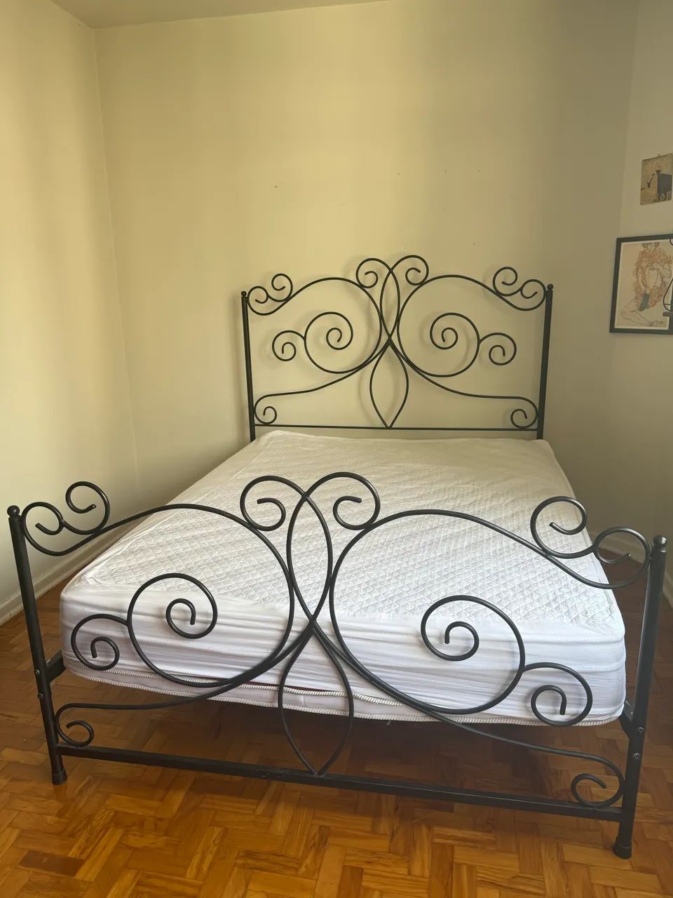 CAMA QUEEN DE FERRO EM ÓTIMO ESTADO - Foto 3
