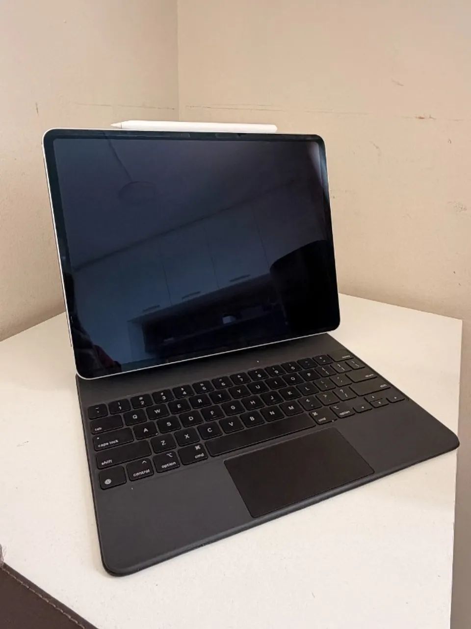 iPad Pro 12,9" (6ª geração, M2), 128 GB, Wi-Fi, prateado, com Magic Keyboard preto e Apple