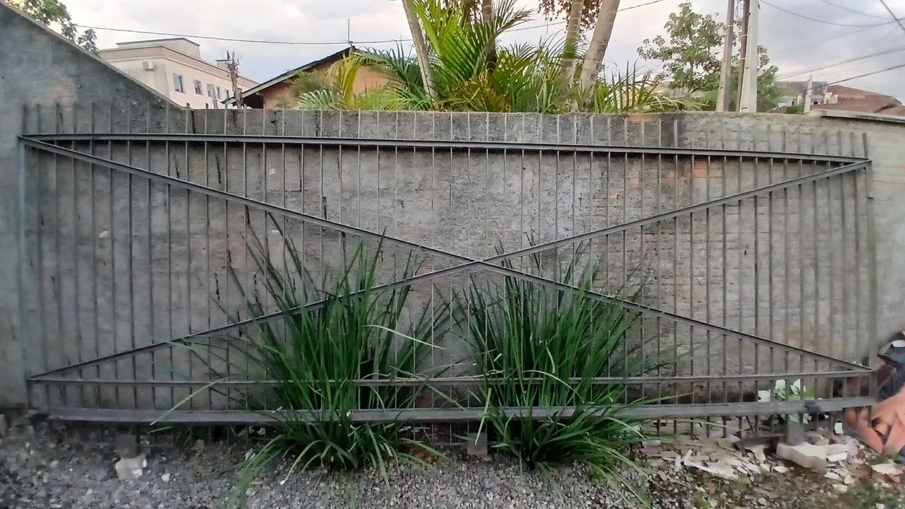 Vende-se portão de entrada. 