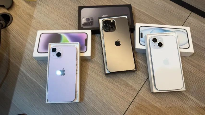 Iphone 15 128gb por 2800 ou Iphone 14 128gb por 2600,00 Todos extremamente novos s/ riscos
