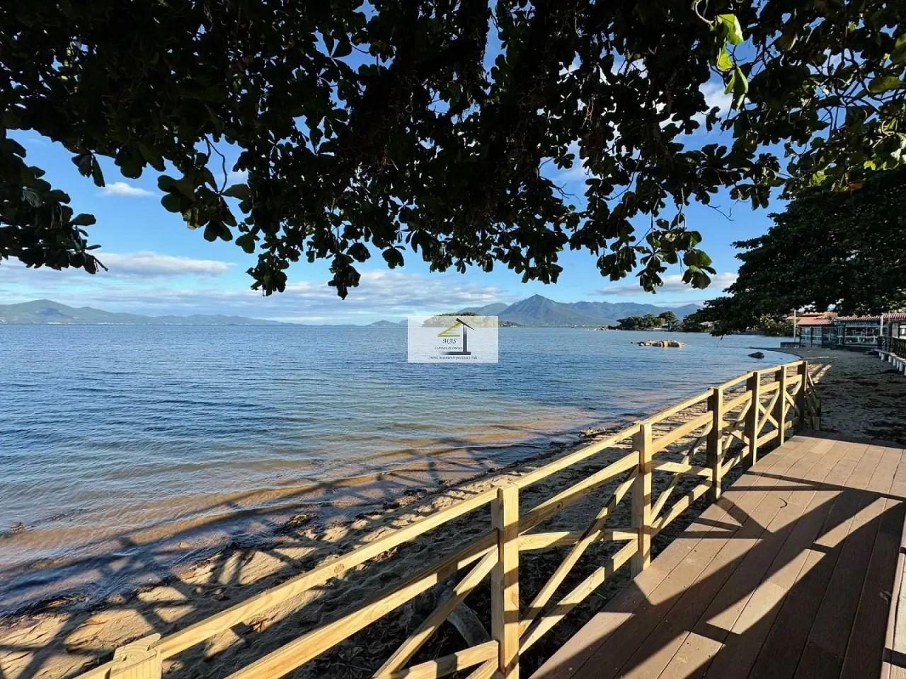 TERRENO NA QUADRA DO MAR NA PONTA DE BAIXO