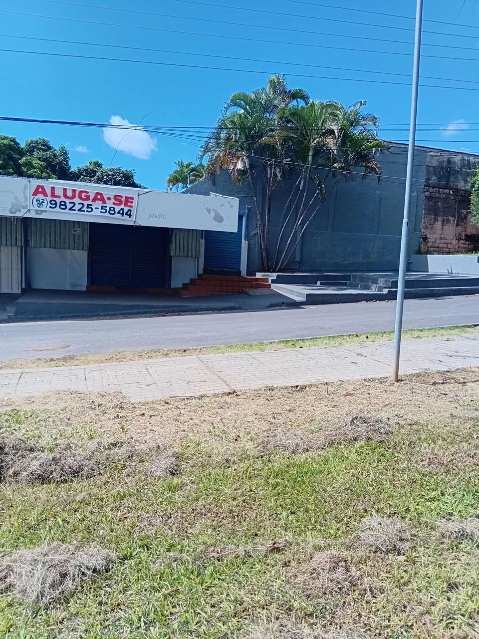 Aluga-se sala comercial 