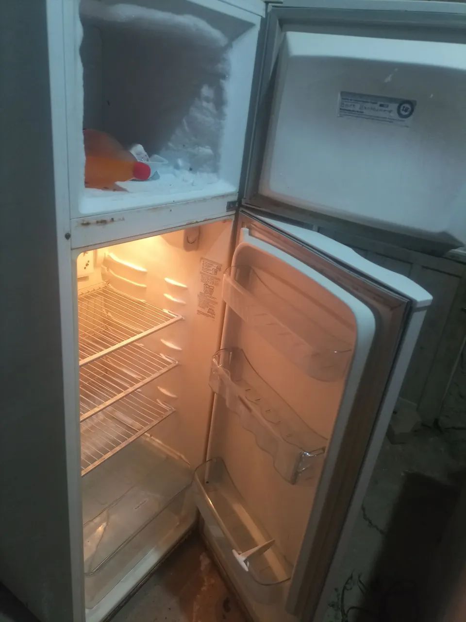 Vendo geladeira eletrolux funcionando  - Foto 4