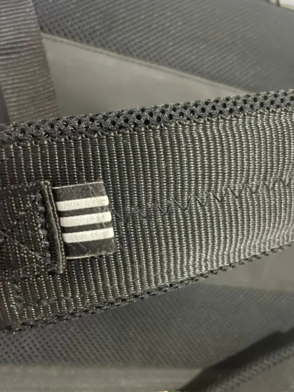Bolsa/mochila adidas holográfica  - Foto 4