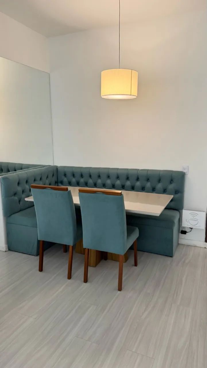 Canto alemão completo com mesa e cadeiras em ótimo estado