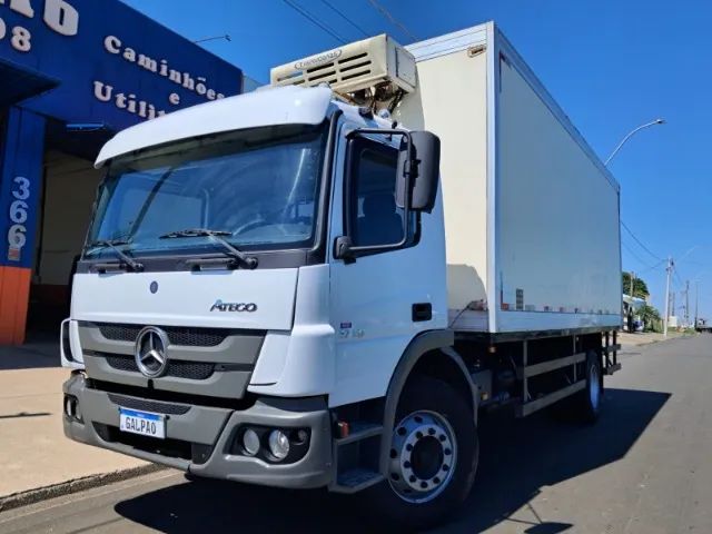 MB Atego 1719 4X2 Baú Refrigerado - (2012)