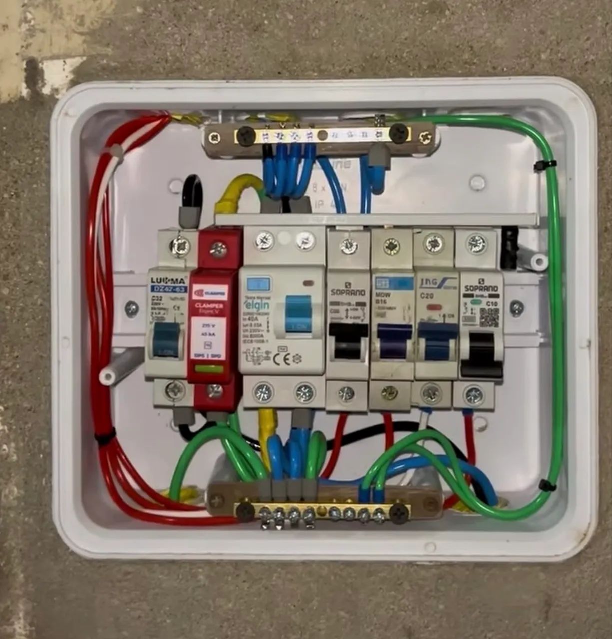 Montagem e Organização de Quadro de Distribuição 