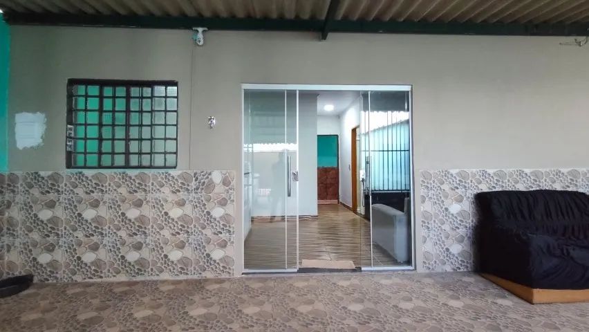 CASA COM 2 QUARTOS, QUADRA 19, TODA REFORMADA