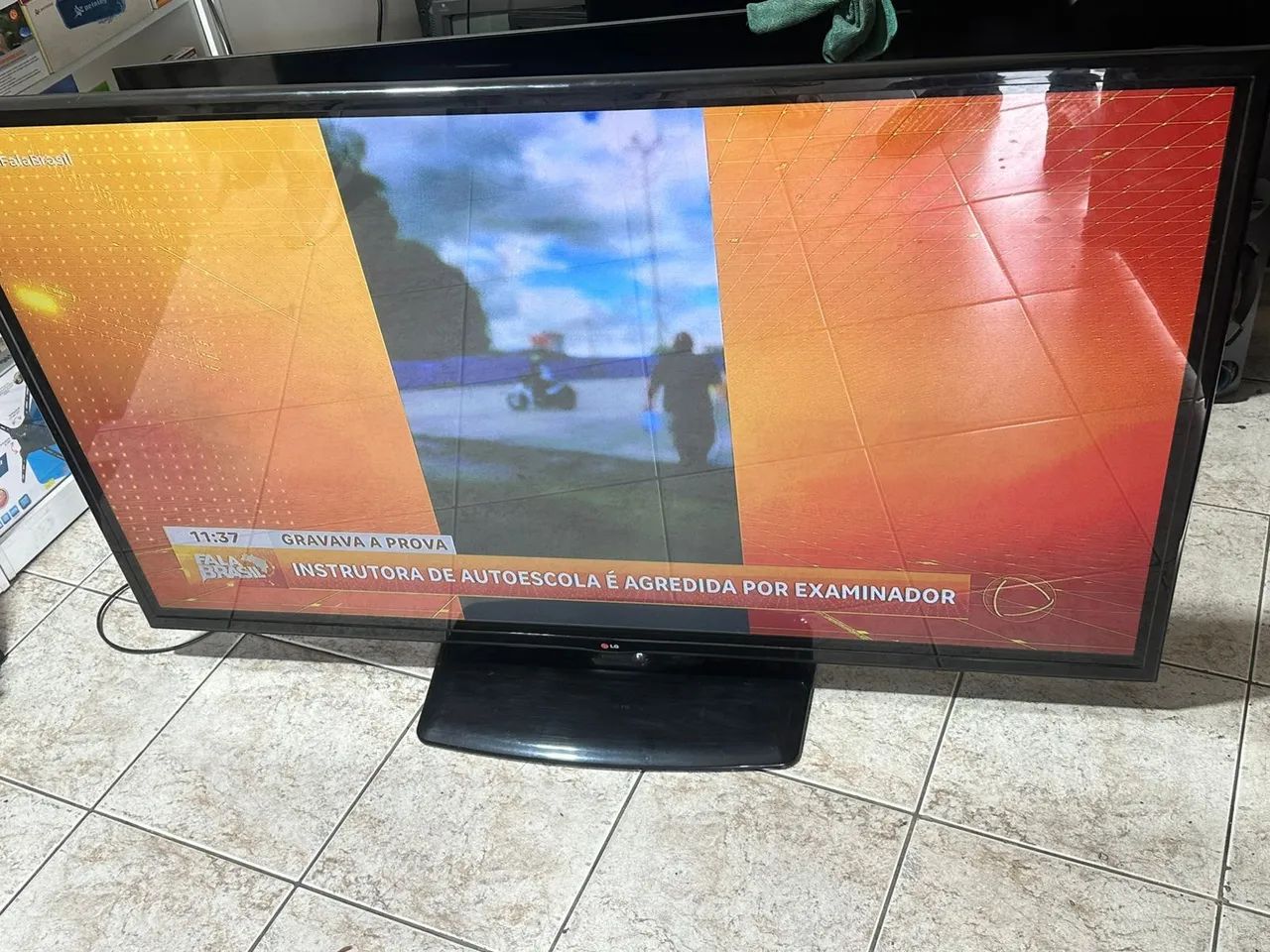 Tv 60 lg newplasma   topp não é smart - Foto 3