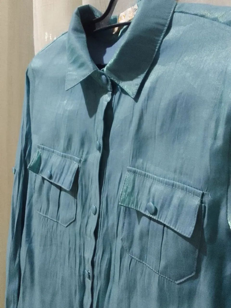 Blusa de cetim  - Foto 2