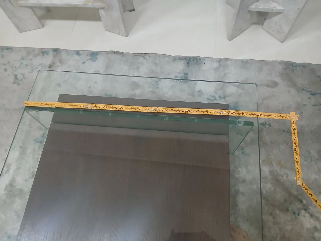 Mesa de centro para sala, madeira de lei e tampão de vidro - Foto 3