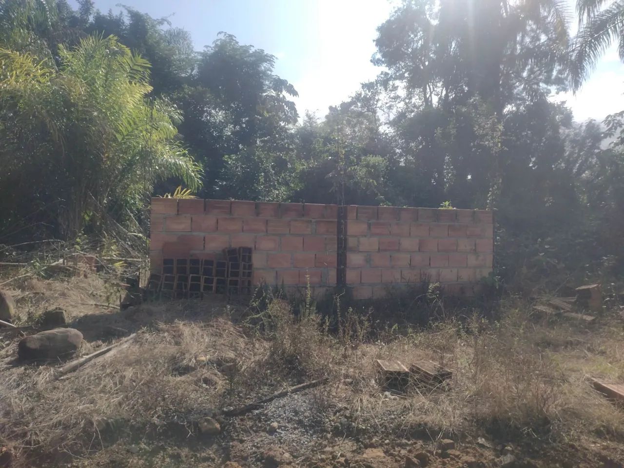 Lote com construção 
