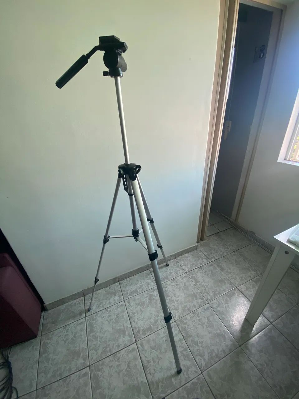 Tripé para câmera e celular  - Foto 2