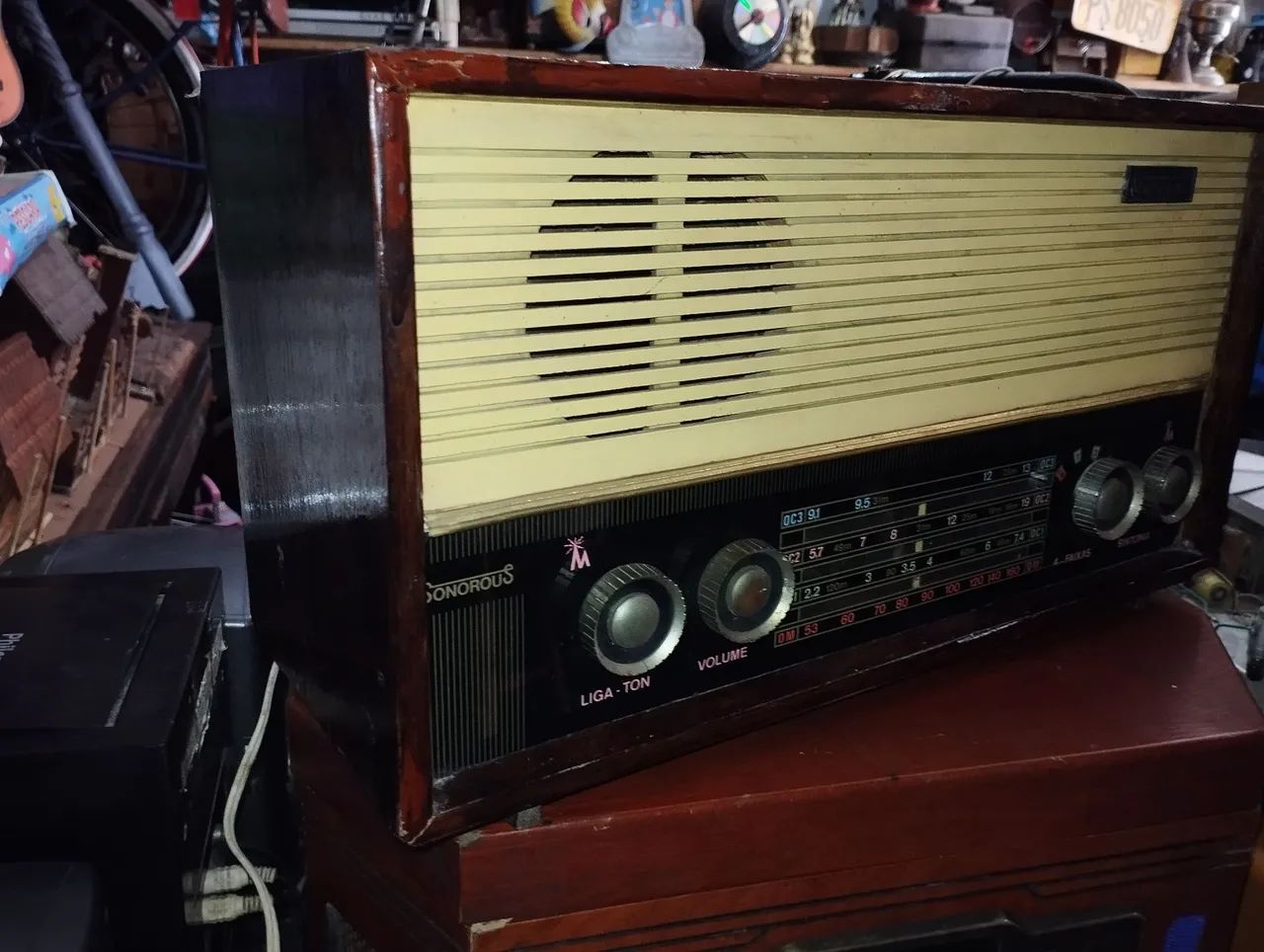 Rádio antigo Sonorous caixa de madeira, original.. - Foto 3