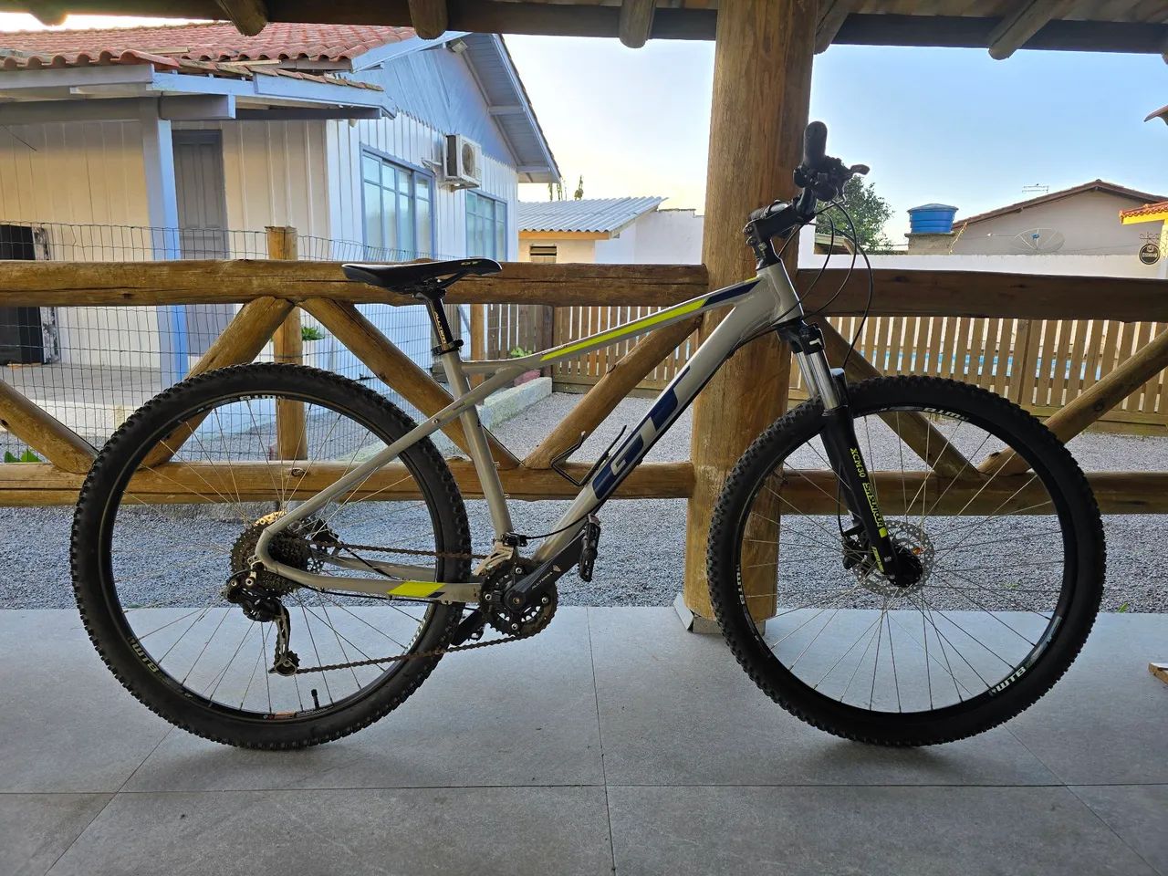 2 BICICLETAS SEMINOVAS 