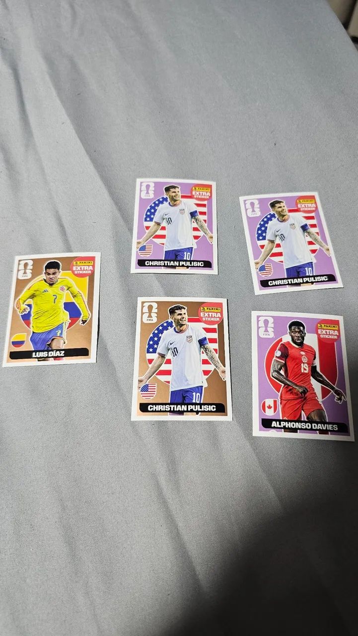 Conjunto de 5 figurinhas legends