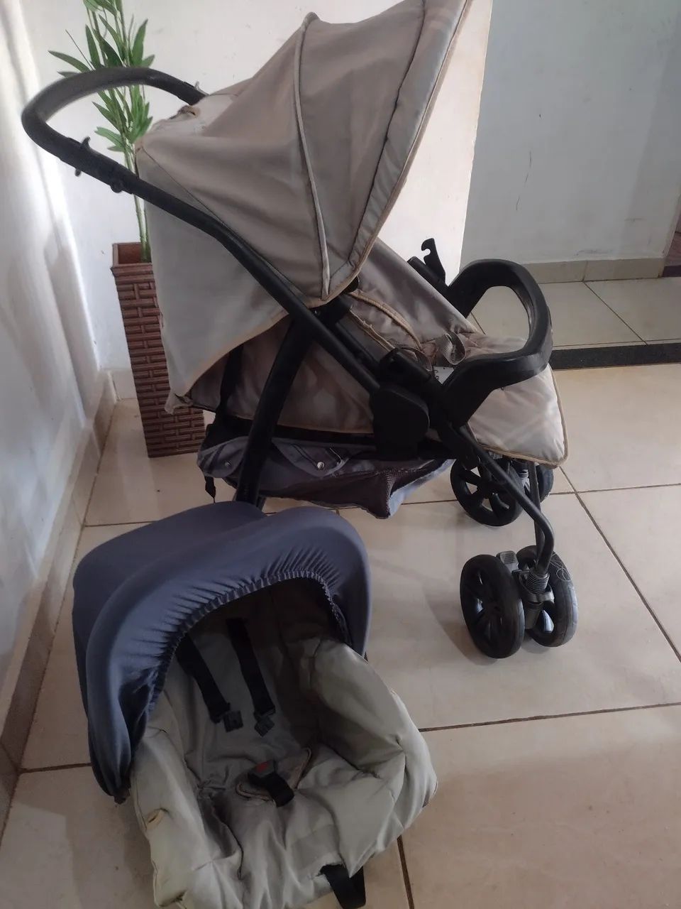 Carrinho com bebê conforto  - Foto 3