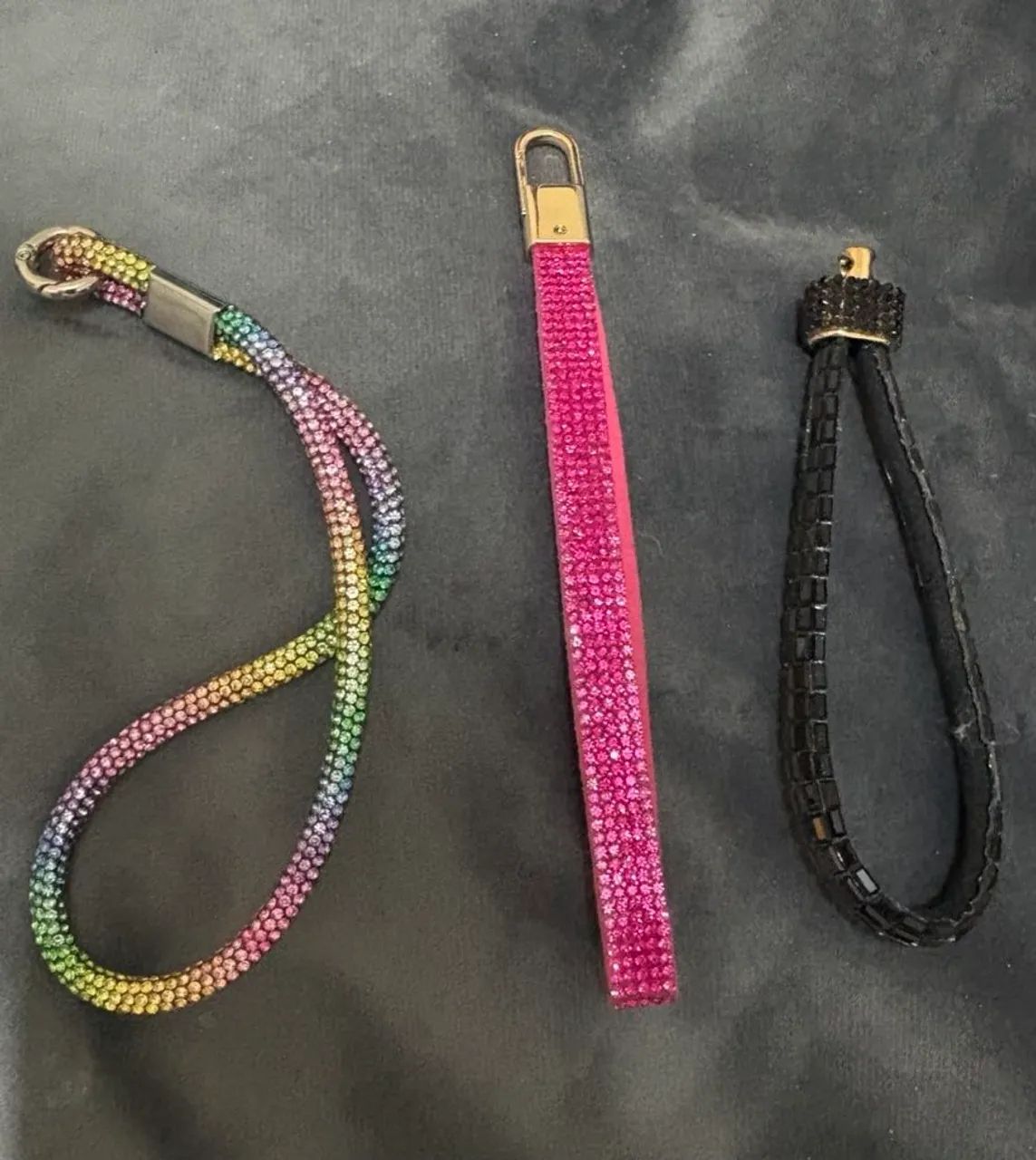 kit três alças de pulso para celular em strass  