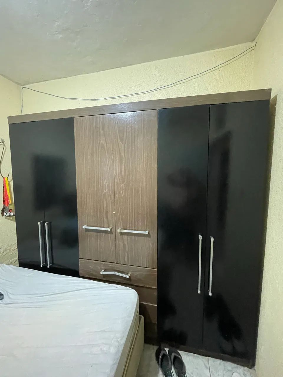 GUARDA-ROUPA 6 PORTAS COM 4 GAVETAS 