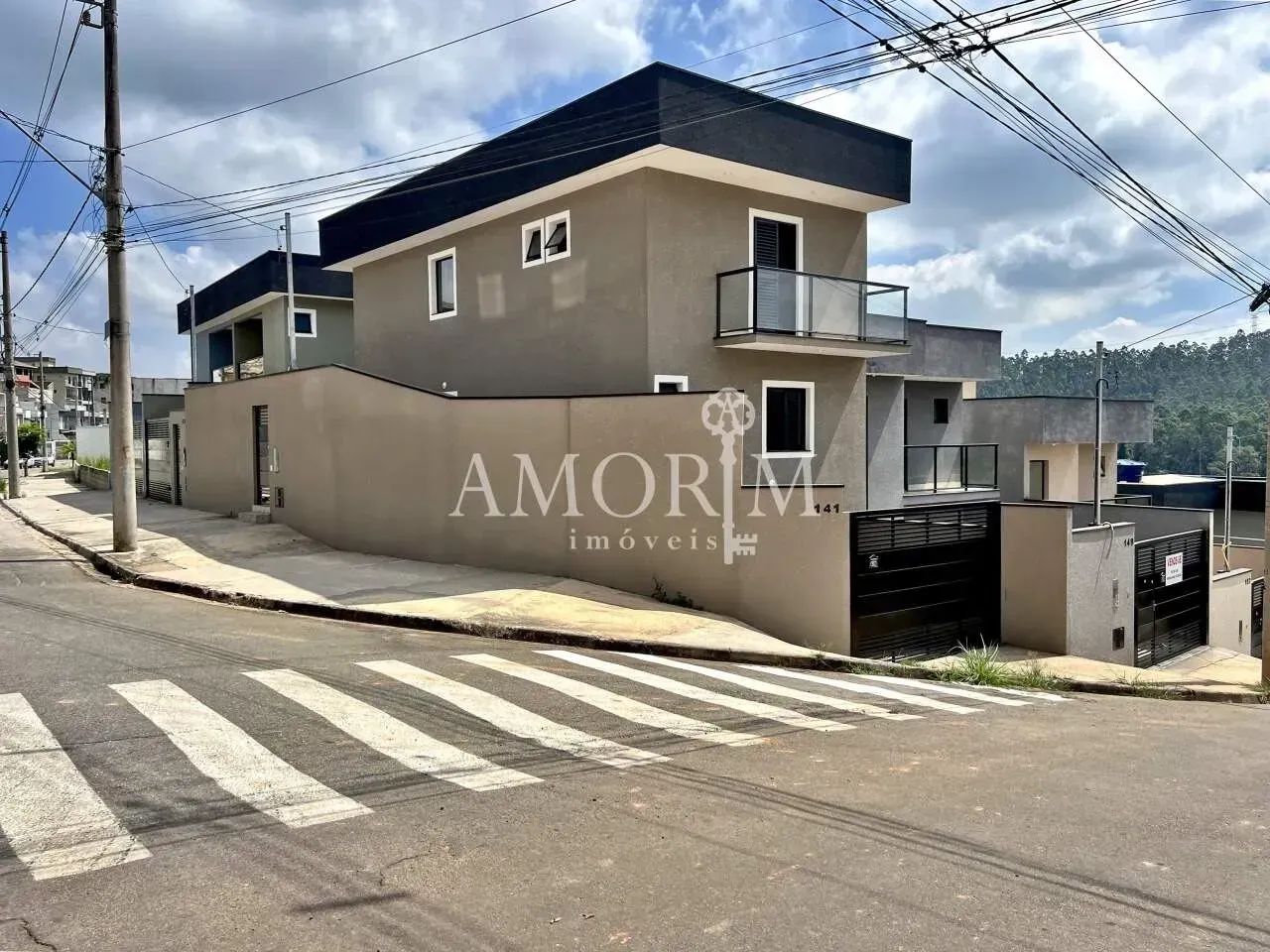 CASA À VENDA NO PORTAL DOS IPÊS COM 3 DORMITÓRIOS