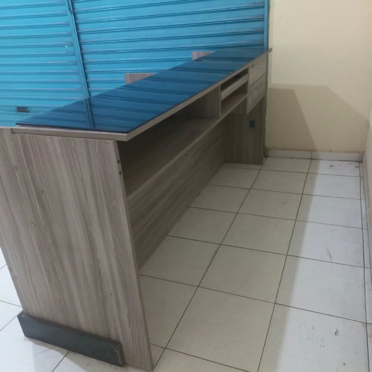 VENDO BALCÃO EXPOSITOR (MDF) - Foto 2