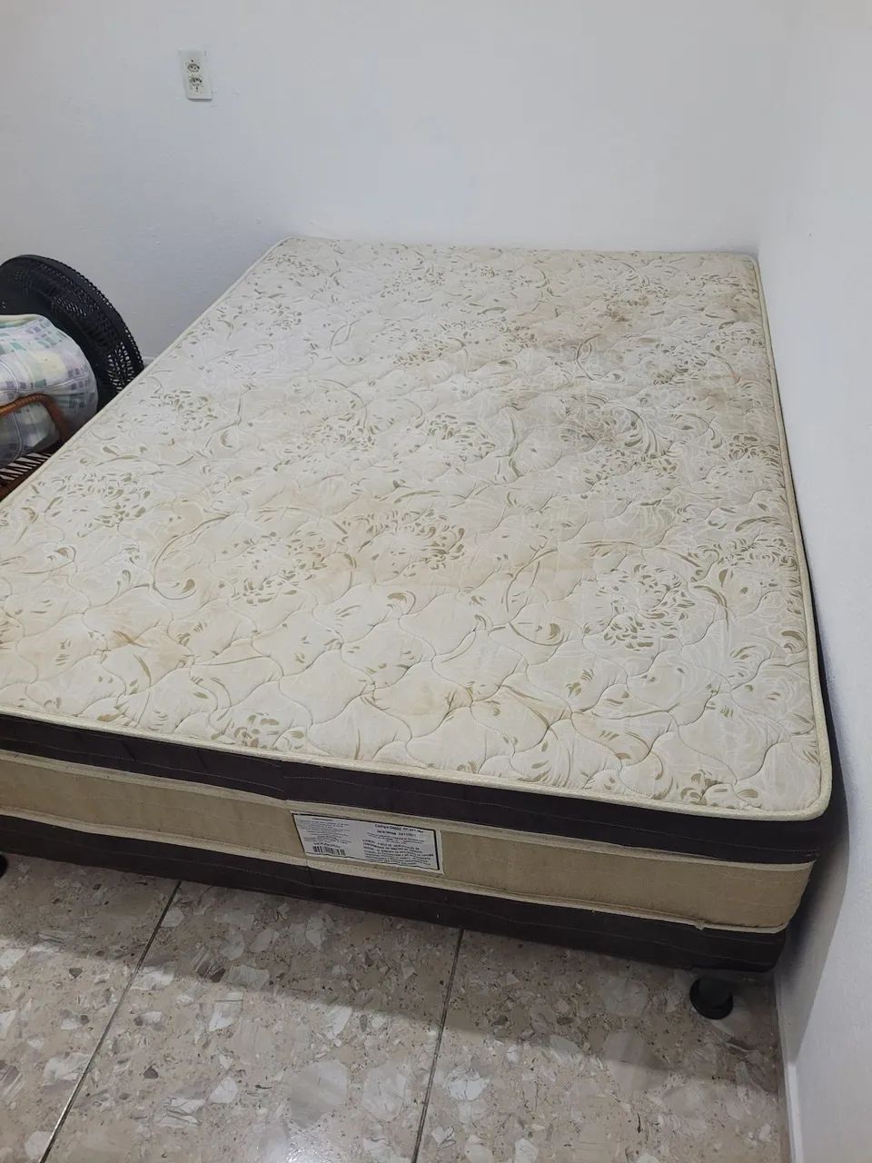 Vende cama box casal 