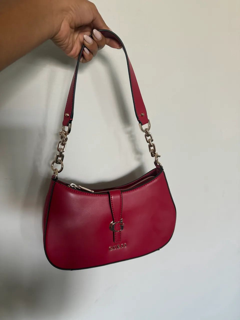 Bolsa Guess - Carrie cor cereja  - Foto 2