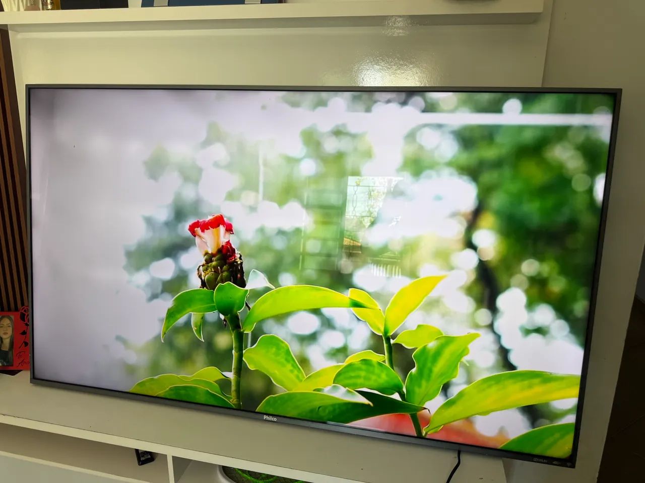 Tv led Philco 4k 60 polegadas Wi-Fi YOUTUBE E NETFLIX controle e suporte de parede ENTREGO - Foto 2
