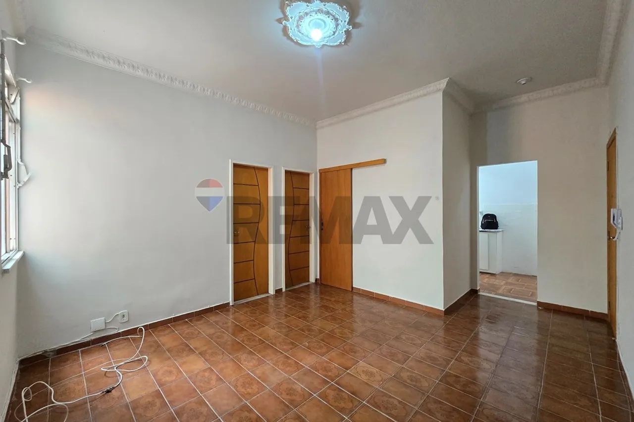 Apartamento Térreo de 2 Quartos, Recém-Reformado e com Vaga - Foto 3