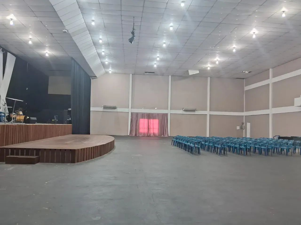 Alugue ou compre prédio comercial com 9 salas e localizado no parque das laranjeiras - Foto 2