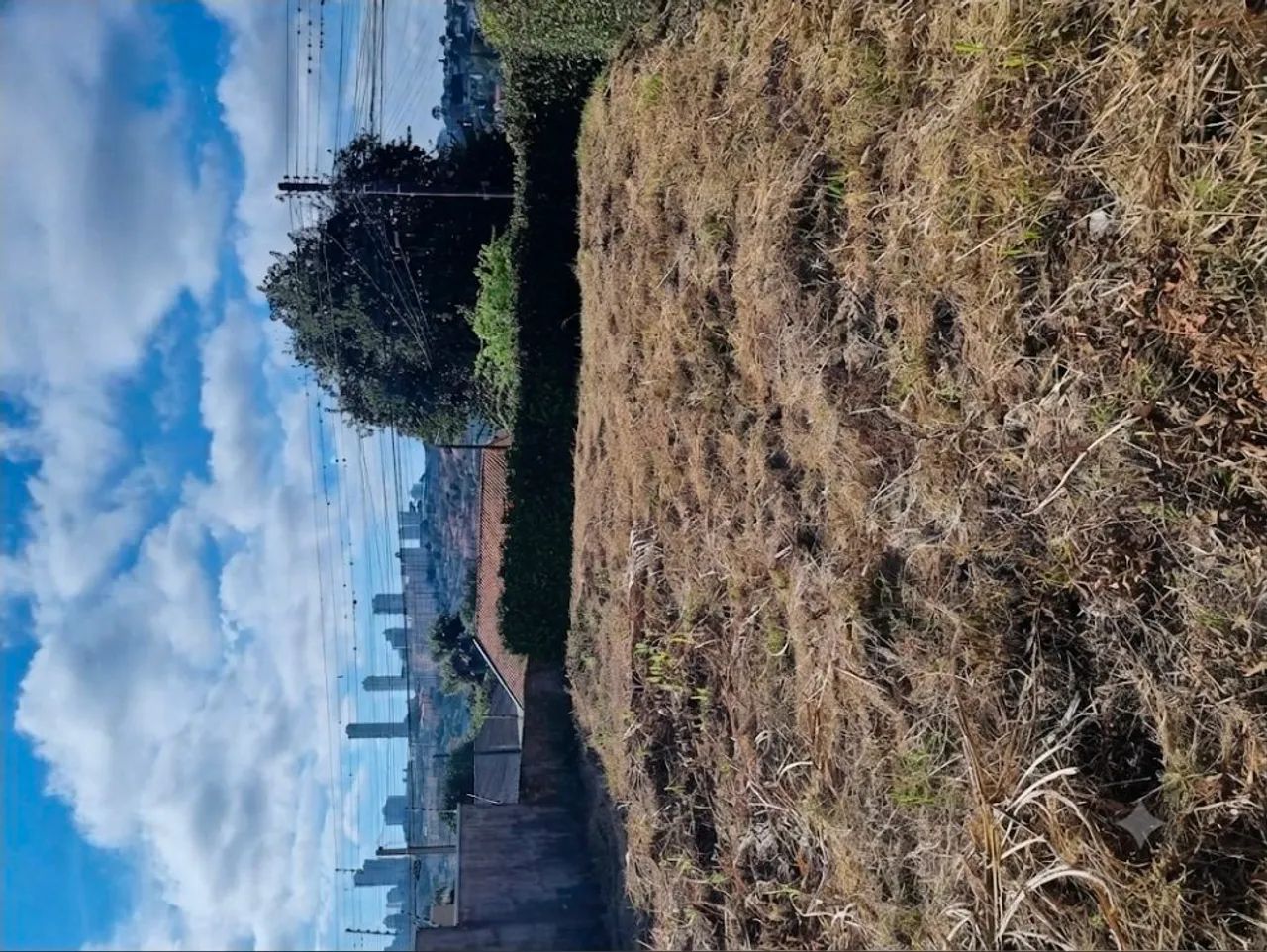 Lote de esquina fechado.