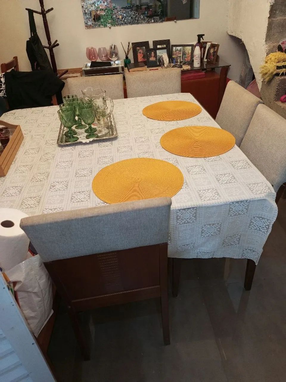 Mesa de vidro com 8 cadeira almofadada " brinde uma cama box solteiro"