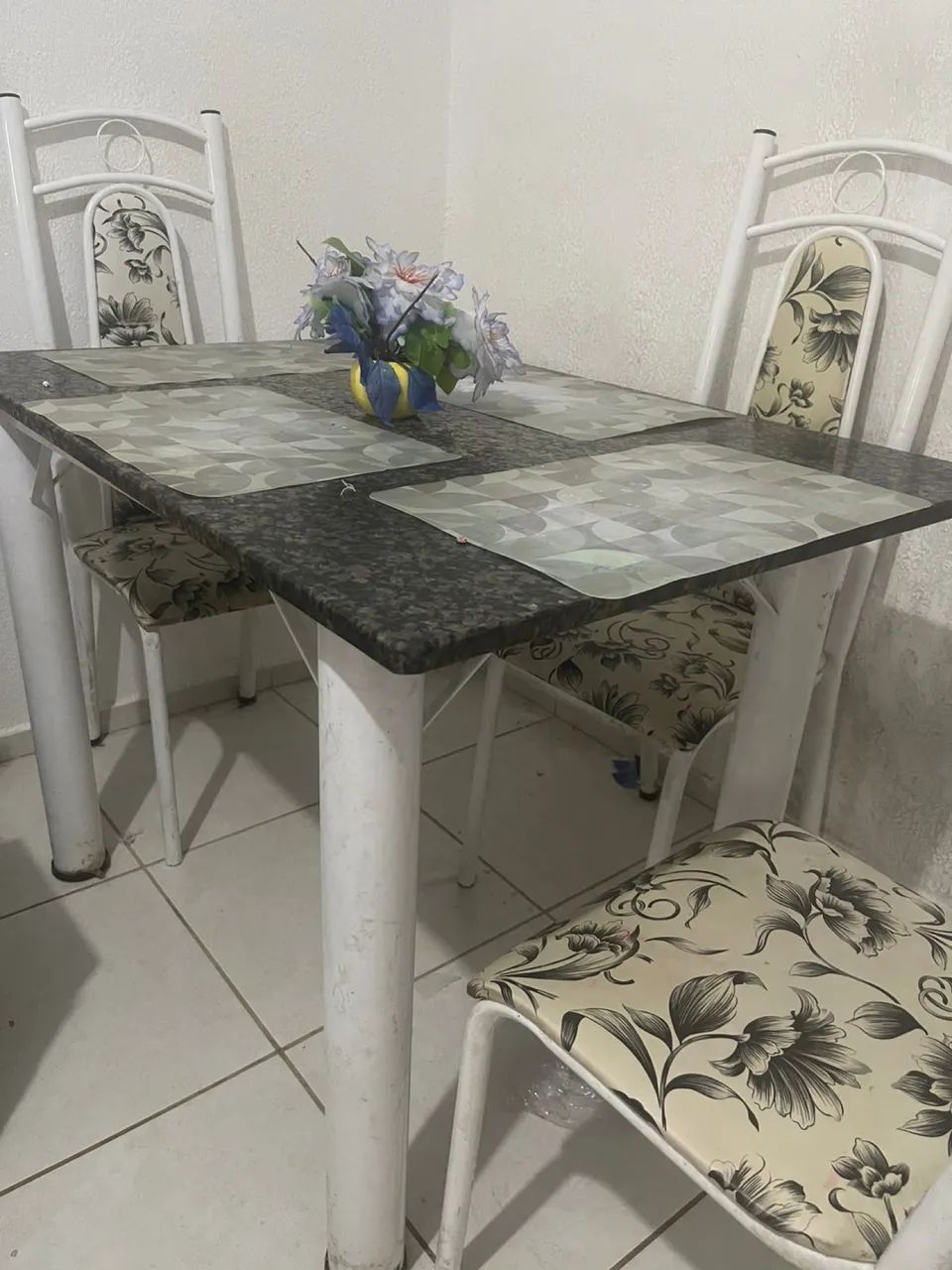 Mesa com 4 cadeiras - Foto 3