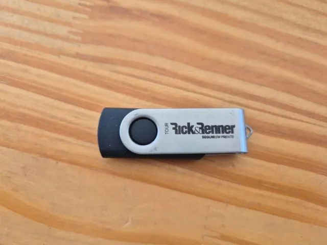 Kit Com 3 Pen Drives Personalizados. 2 Até 8gb. Com Case