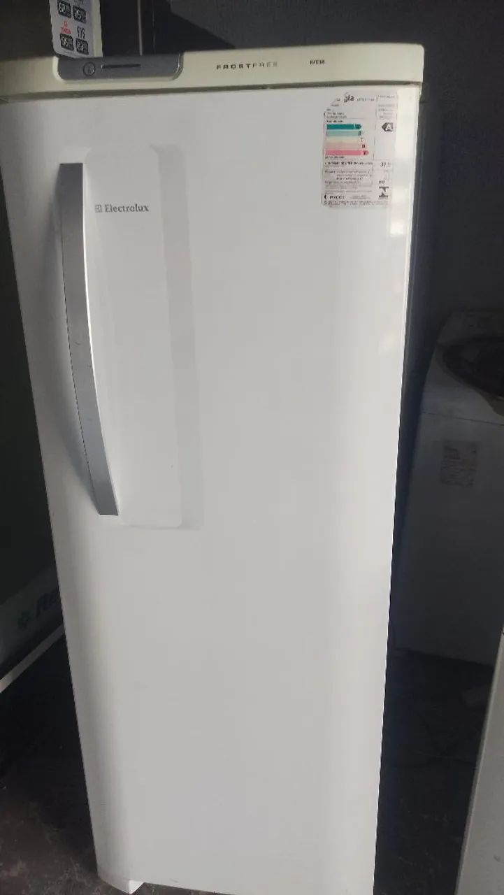 Vendo geladeira valor 700 reais - Foto 2