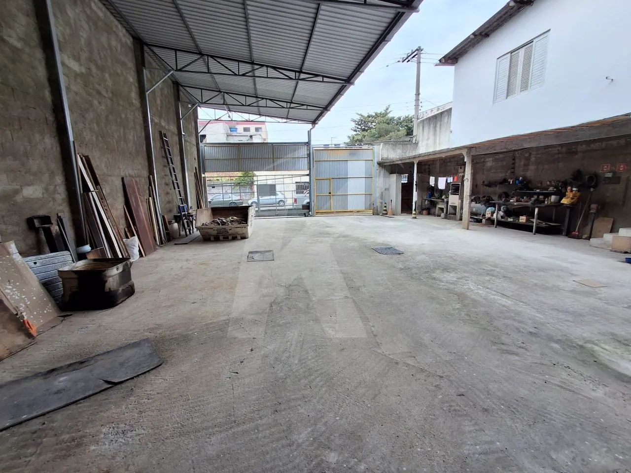 Galpão comercial medindo 260 m² com 2 banheiros - Foto 3