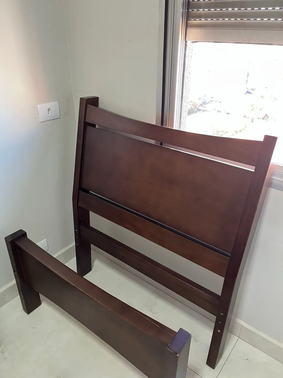 Cama de solteiro + colchão 