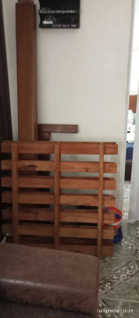 Cama solteiro madeira maciça com baú