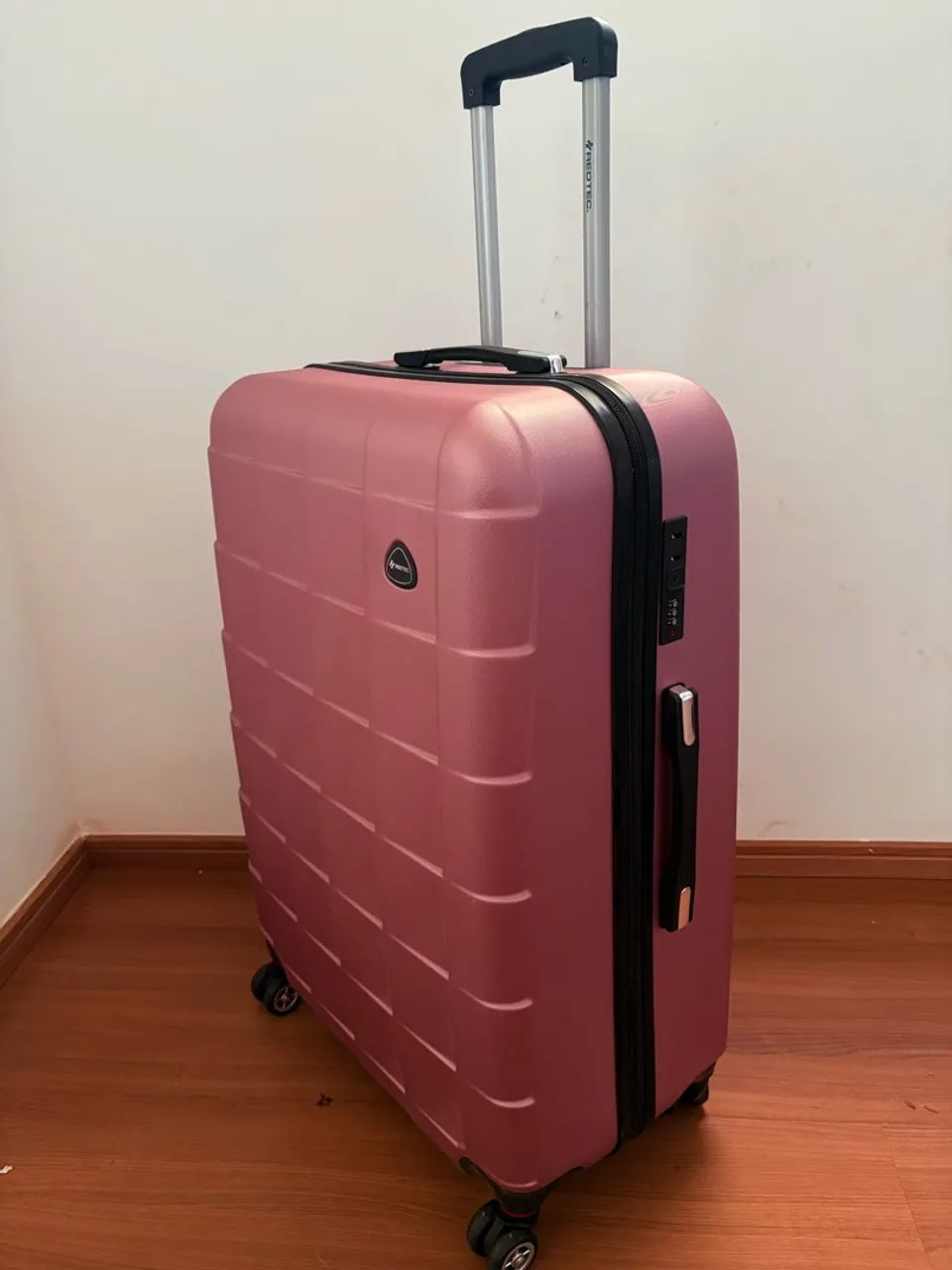 Mala grande com capacidade de até 40kg