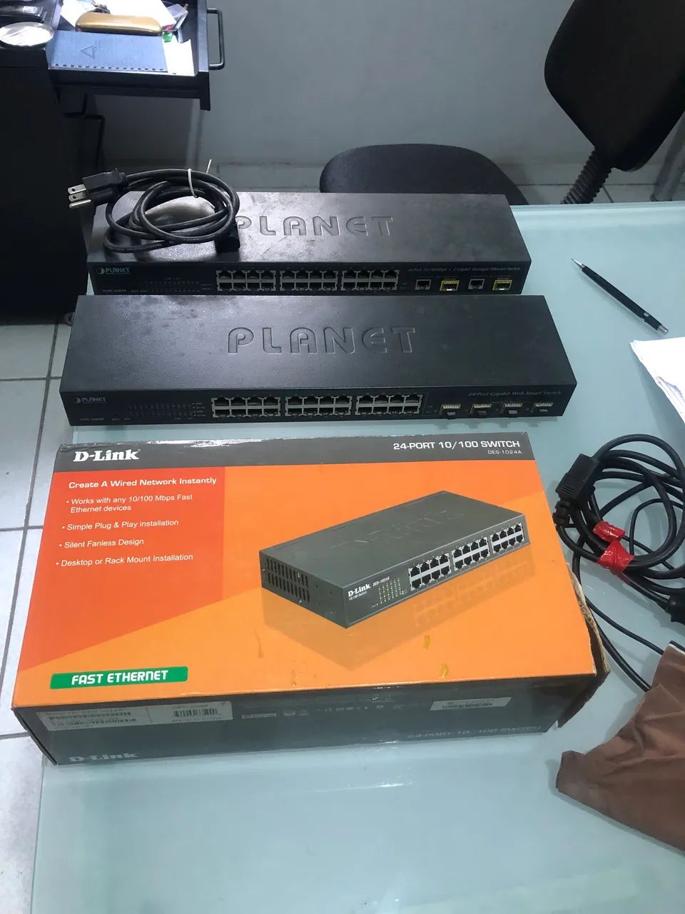 D - LINK  DES - 1024 A  . 24 PORTAS 10/100 SWITCH - 2 Un  - Foto 2