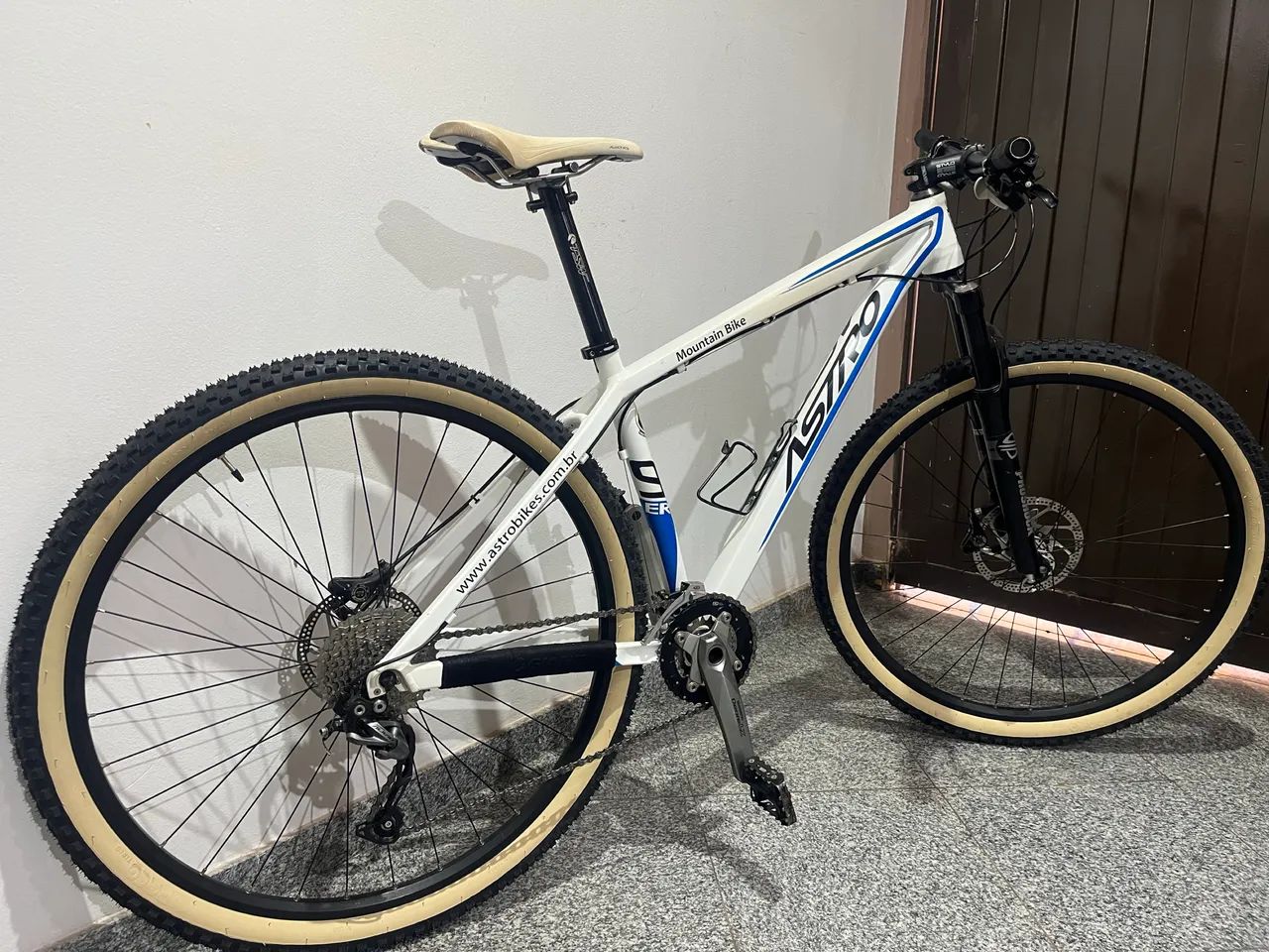 Vendo ou troco bicicleta aro 29 - Foto 4