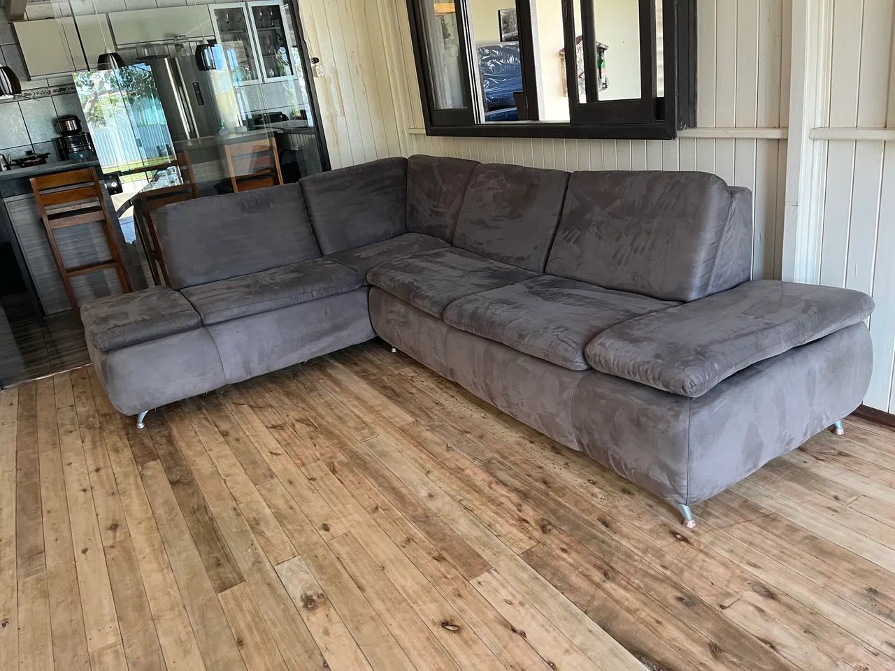 Vende-se sofá : 6 lugar / mesinha de centro 