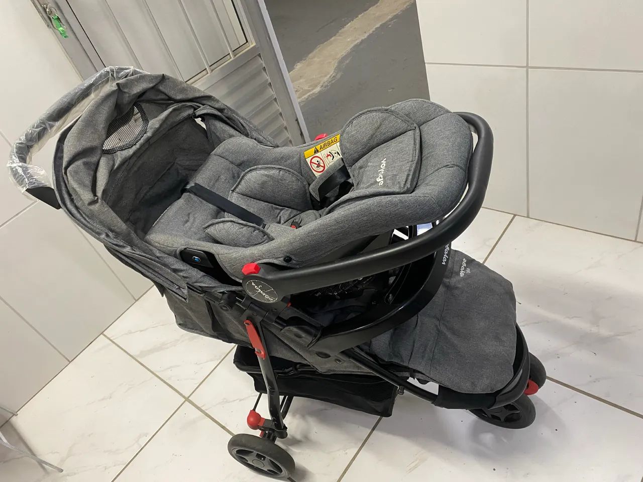 Carrinho de bebê voyage com bebê conforto  - Foto 2