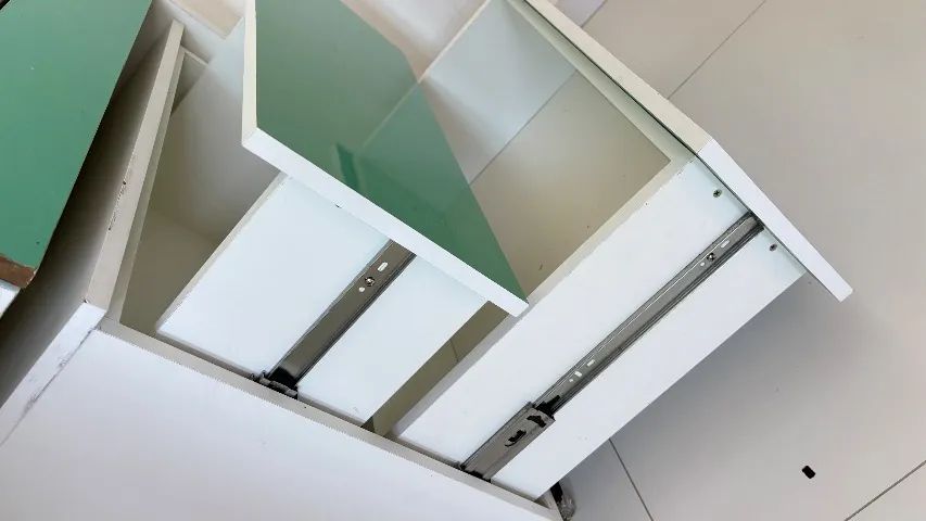 Escrivaninha com pratileiras e baú de gavetas - Foto 5