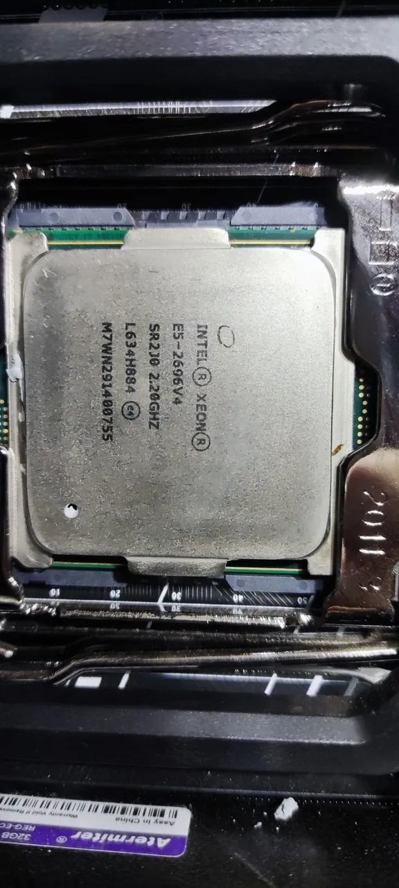 Processador Intel Xeon E5-2696 v4 22 núcleos 44 threads LGA 2011-3 usado