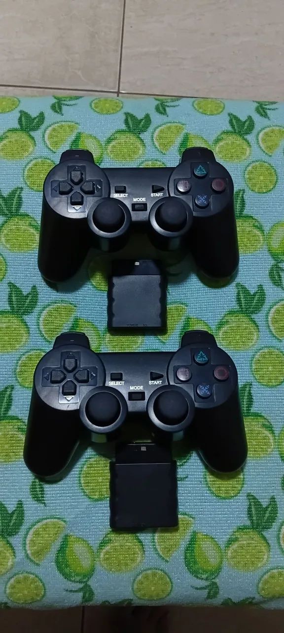 Kit com 2 Controles para PlayStation 2 - Completo!